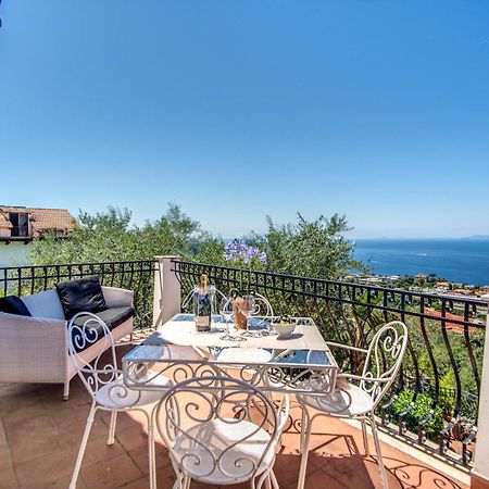 M Suites Sorrento Luaran gambar