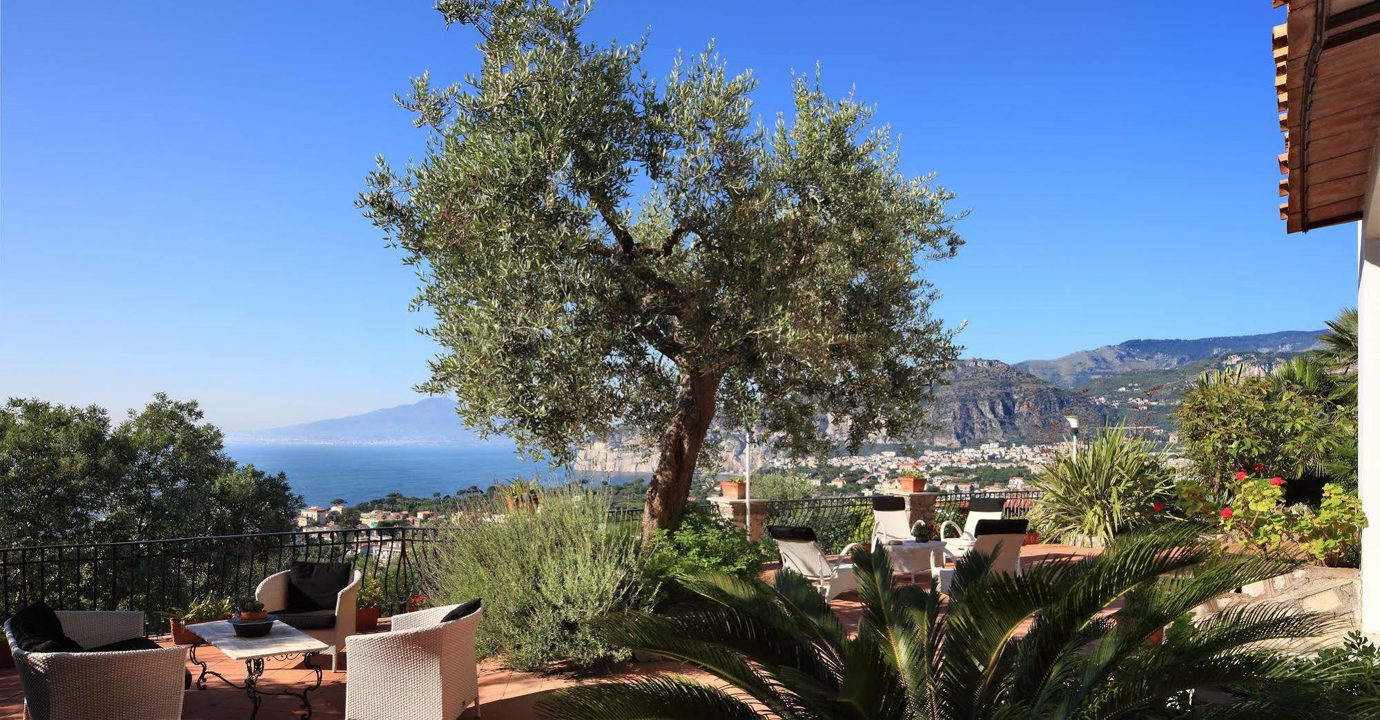 M Suites Sorrento Luaran gambar